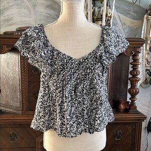 Universal Thread Black and White Floral Blouse